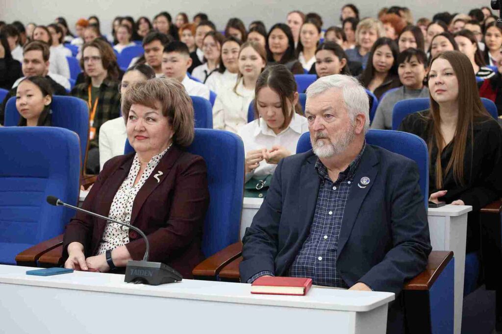 28 ноября 2025 года в КАСУ прошла Олимпиада «Полиглот» среди учащихся 10–11 классов 4