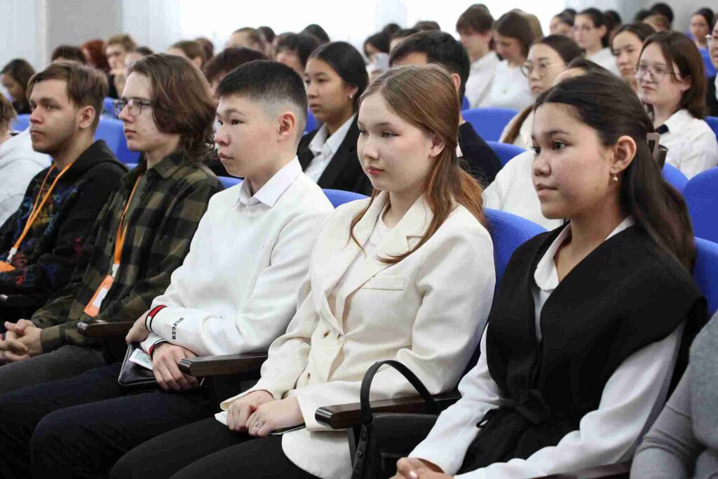28 ноября 2025 года в КАСУ прошла Олимпиада «Полиглот» среди учащихся 10–11 классов 7