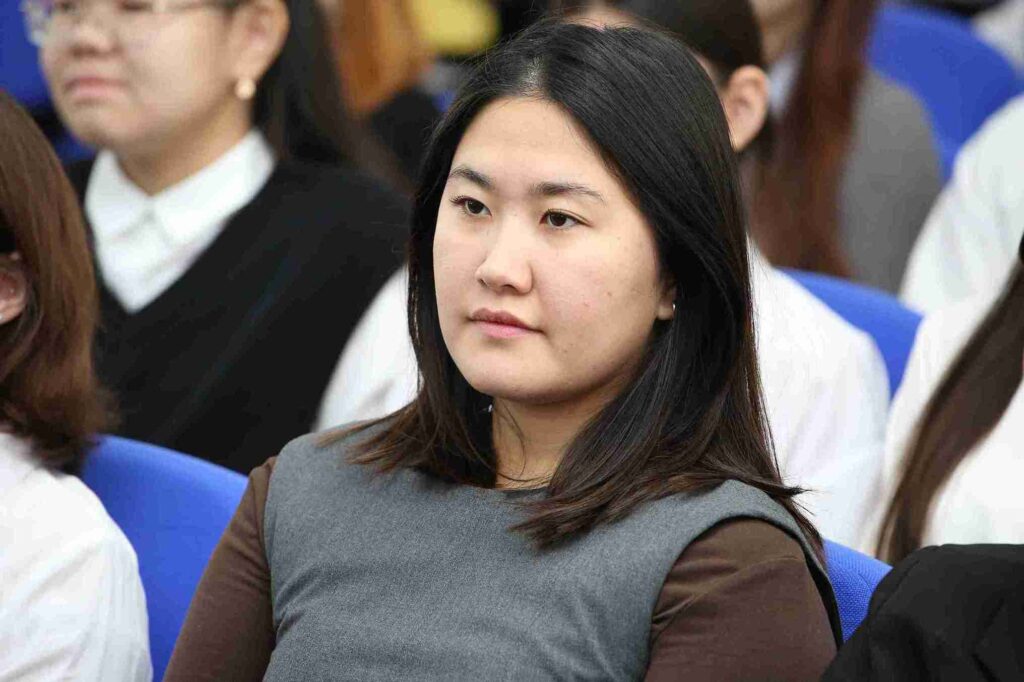 28 ноября 2025 года в КАСУ прошла Олимпиада «Полиглот» среди учащихся 10–11 классов 9