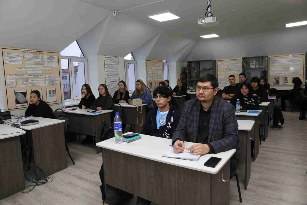 Гостевая лекция ассоциированного профессора Университета «Туран» (г (5)