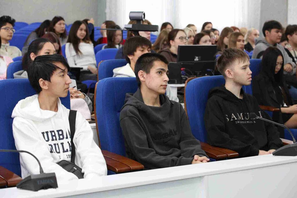 Гостевая лекция о применении искусственного интеллекта в науке состоялась в КАСУ (9)