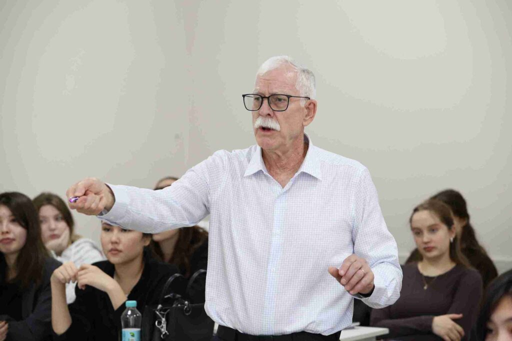 Иностранные преподаватели в КАСУ встречи, которые расширяют горизонты (14)