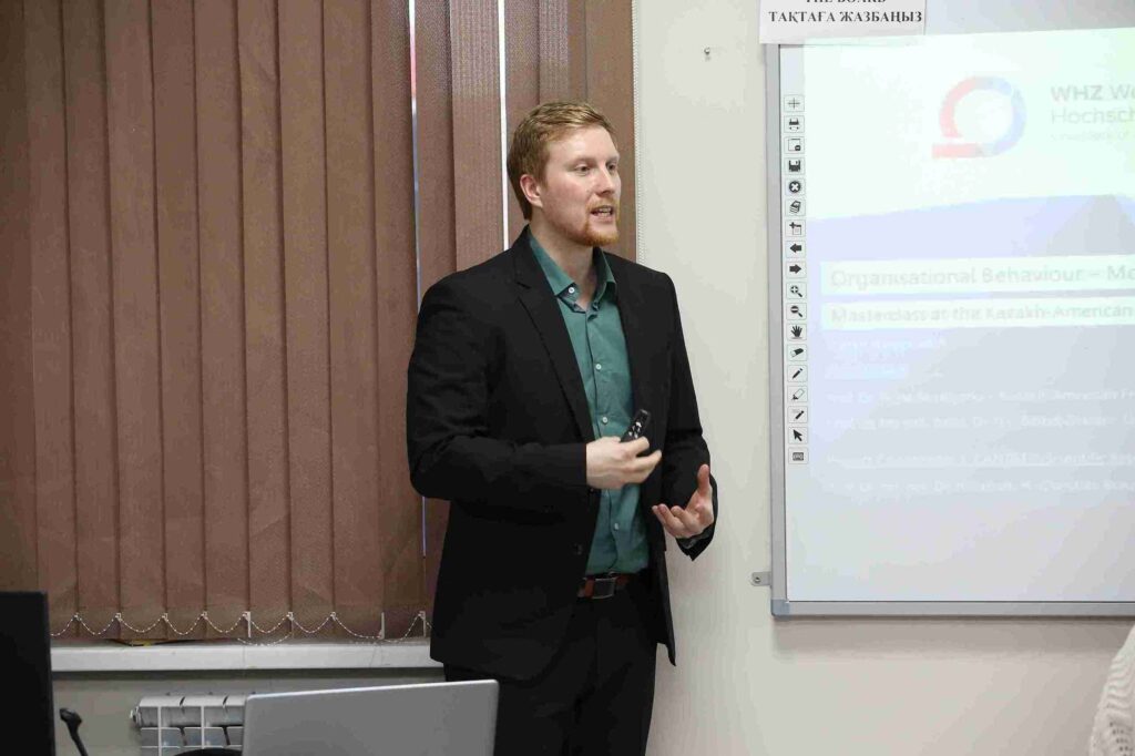 Иностранные преподаватели в КАСУ встречи, которые расширяют горизонты (4)