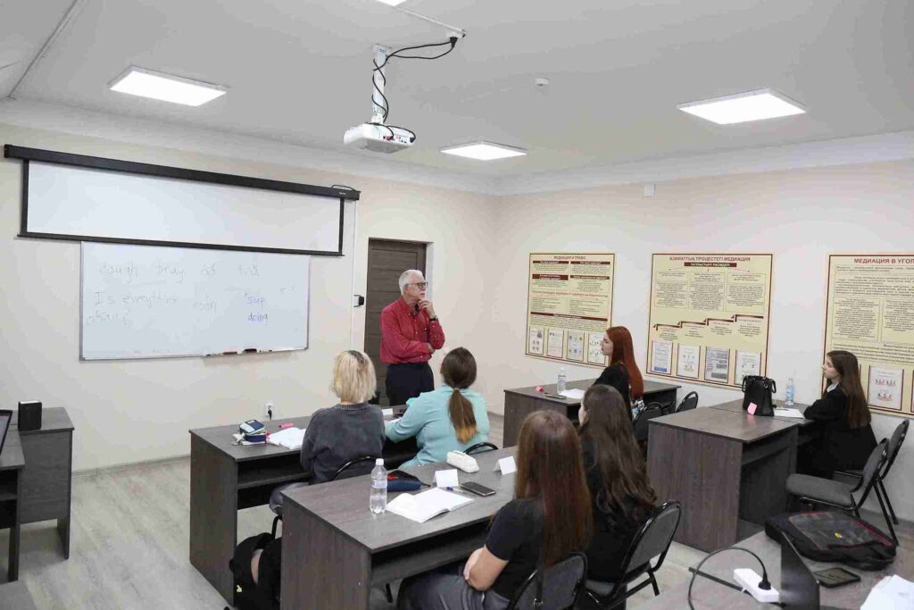 Иностранные преподаватели в КАСУ встречи, которые расширяют горизонты (5)