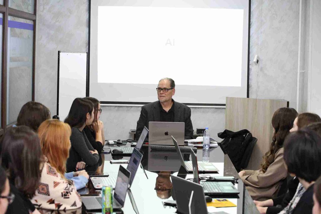 Профессор Дуглас Хартман (MSU КАСУ) провёл четырёхдневный семинар “AI ON CAMPUS LEVELING UP YOUR GAME” (5)