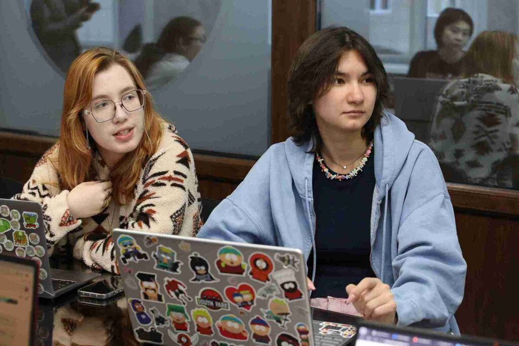 Профессор Дуглас Хартман (MSU КАСУ) провёл четырёхдневный семинар “AI ON CAMPUS LEVELING UP YOUR GAME” (7)