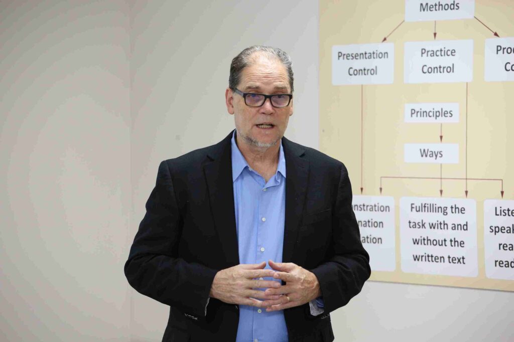 Профессор Дуглас Хартман (MSU) провёл занятие для магистрантов КАСУ на тему коммерциализации и маркетизации высшего образования (3)