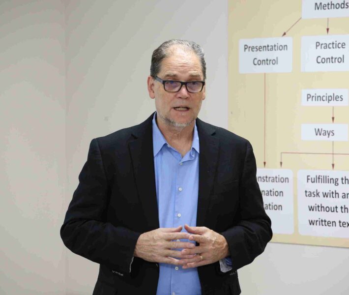 Профессор Дуглас Хартман (MSU) провёл занятие для магистрантов КАСУ на тему коммерциализации и маркетизации высшего образования (3)