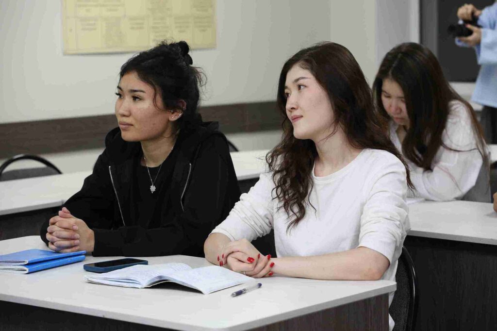 Профессор Дуглас Хартман (MSU) провёл занятие для магистрантов КАСУ на тему коммерциализации и маркетизации высшего образования (4)