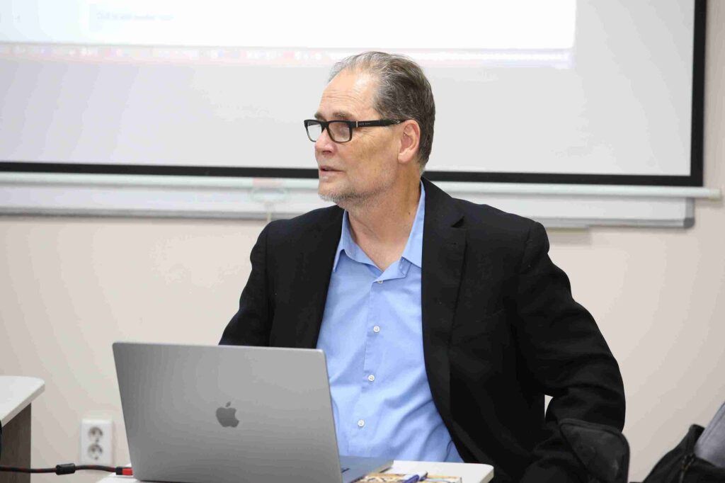 Профессор Дуглас Хартман (MSU) провёл занятие для магистрантов КАСУ на тему коммерциализации и маркетизации высшего образования (6)