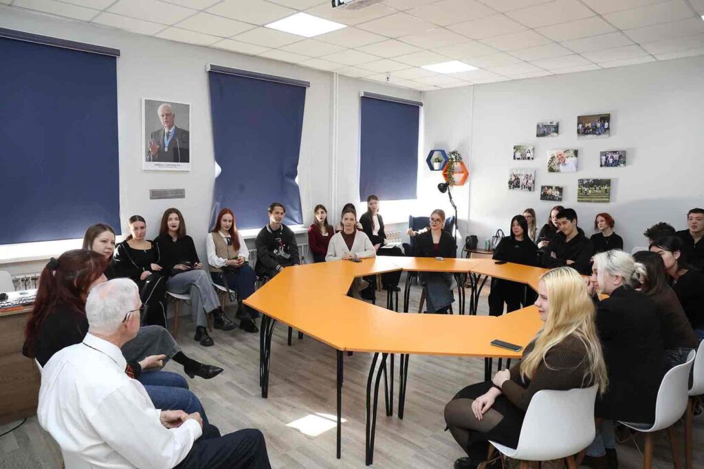 Путь педагога и профессиональный выбор встреча с американским преподавателем 11