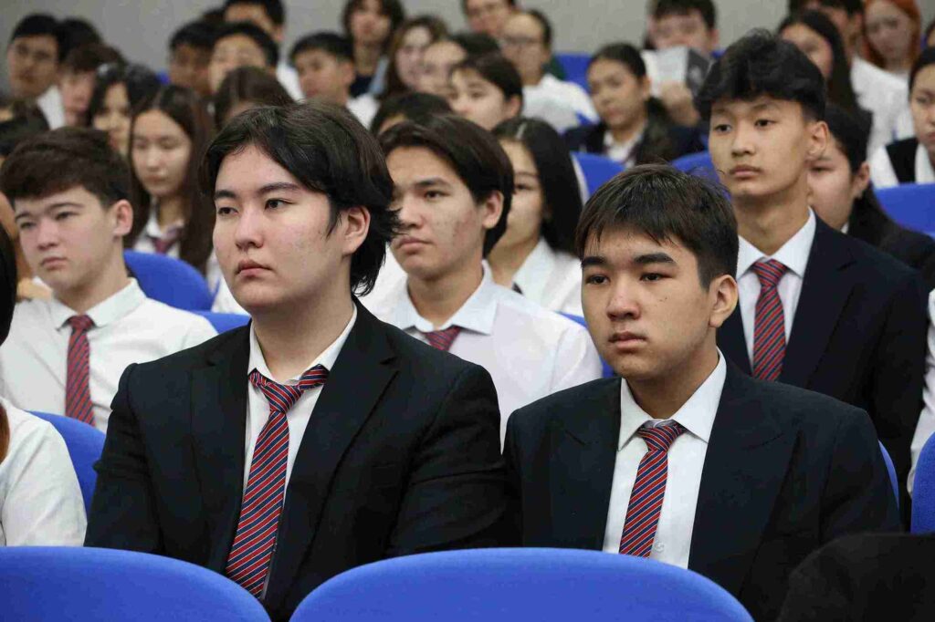 Семинар тренинг «Созидатели будущего» прошёл в КАСУ для учащихся НИШ Усть Каменогорска (10)