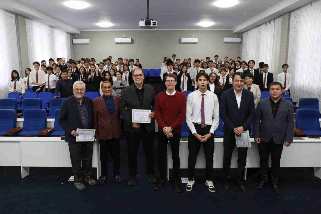 Семинар тренинг «Созидатели будущего» прошёл в КАСУ для учащихся НИШ Усть Каменогорска (22)