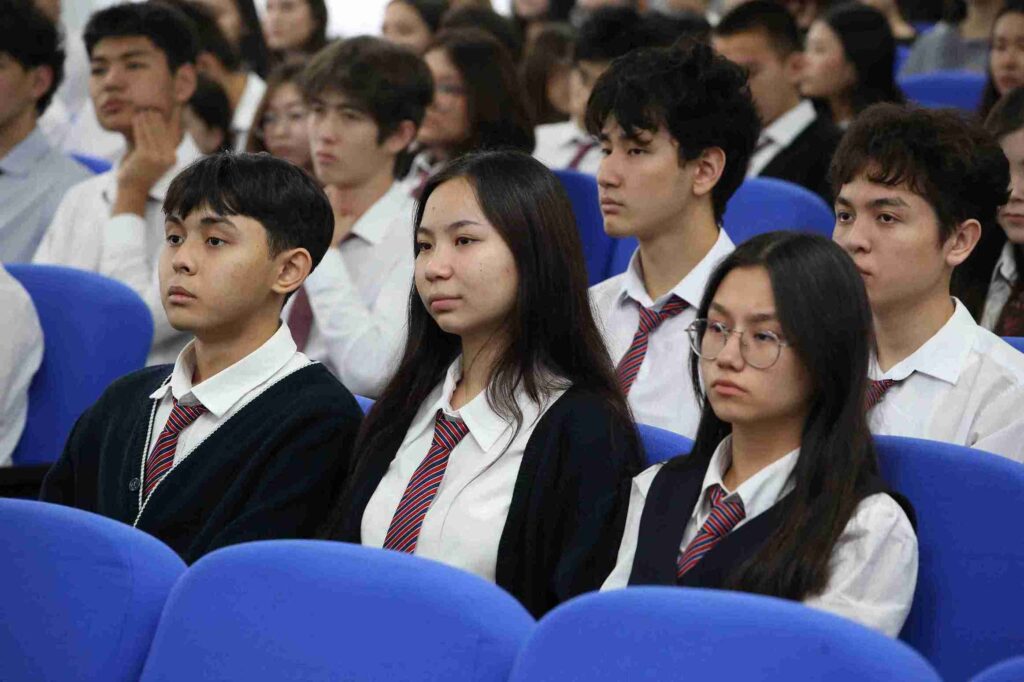 Семинар тренинг «Созидатели будущего» прошёл в КАСУ для учащихся НИШ Усть Каменогорска (8)