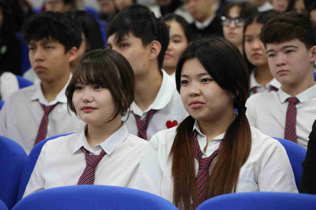 Семинар тренинг «Созидатели будущего» прошёл в КАСУ для учащихся НИШ Усть Каменогорска (9)