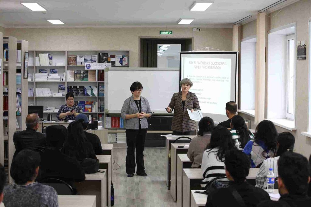 Серия научных семинаров «От письма к лидерству: ключевые компетенции начинающих исследователей» (14)