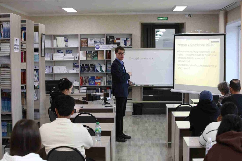 Серия научных семинаров «От письма к лидерству: ключевые компетенции начинающих исследователей» (3)