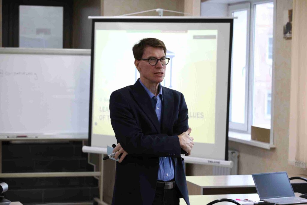 Серия научных семинаров «От письма к лидерству: ключевые компетенции начинающих исследователей» (4)