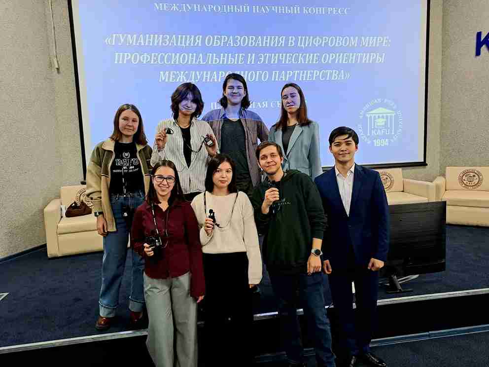 Студенты КАСУ выступили в роли волонтёров переводчиков на Международном научном конгрессе (2)
