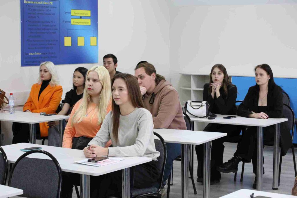 Встреча студентов КАСУ с почётным ветераном спорта ВКО (1)