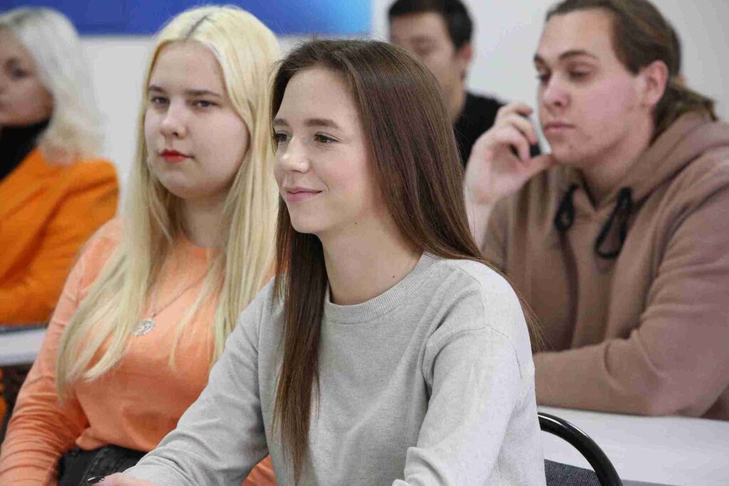 Встреча студентов КАСУ с почётным ветераном спорта ВКО (7)