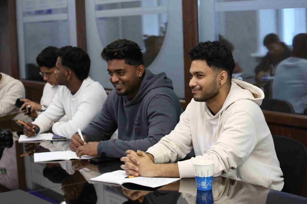 Второй поток магистрантов из Индии продолжает обучение в КАСУ по международной двухдипломной программе «Менеджмент и информационные технологии»T42A8556 11zon