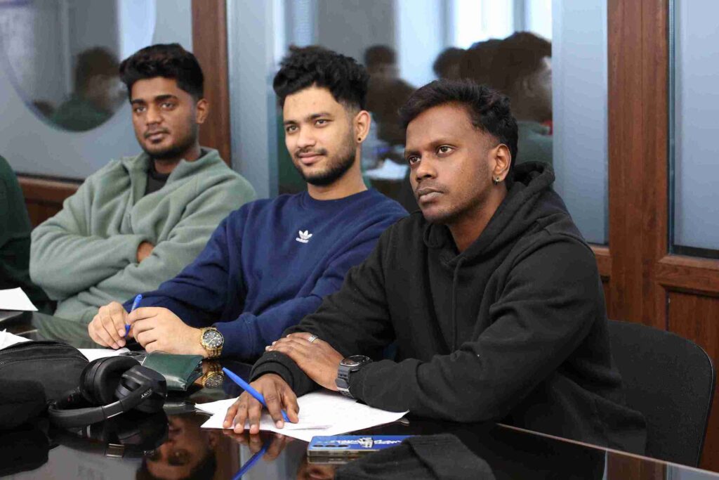 Второй поток магистрантов из Индии продолжает обучение в КАСУ по международной двухдипломной программе «Менеджмент и информационные технологии»T42A8599 11zon