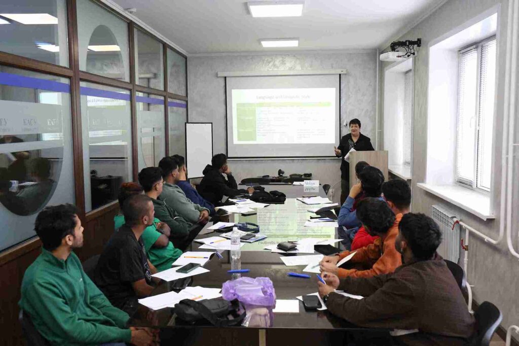 Второй поток магистрантов из Индии продолжает обучение в КАСУ по международной двухдипломной программе «Менеджмент и информационные технологии»T42A8610 11zon