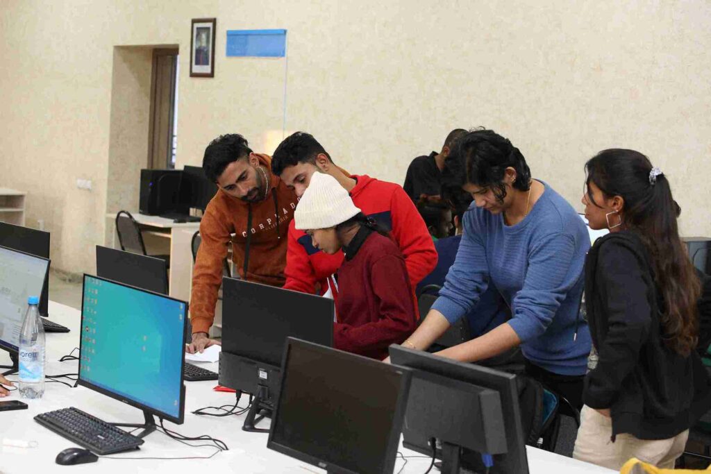 Второй поток магистрантов из Индии продолжает обучение в КАСУ по международной двухдипломной программе «Менеджмент и информационные технологии»T42A8658 11zon