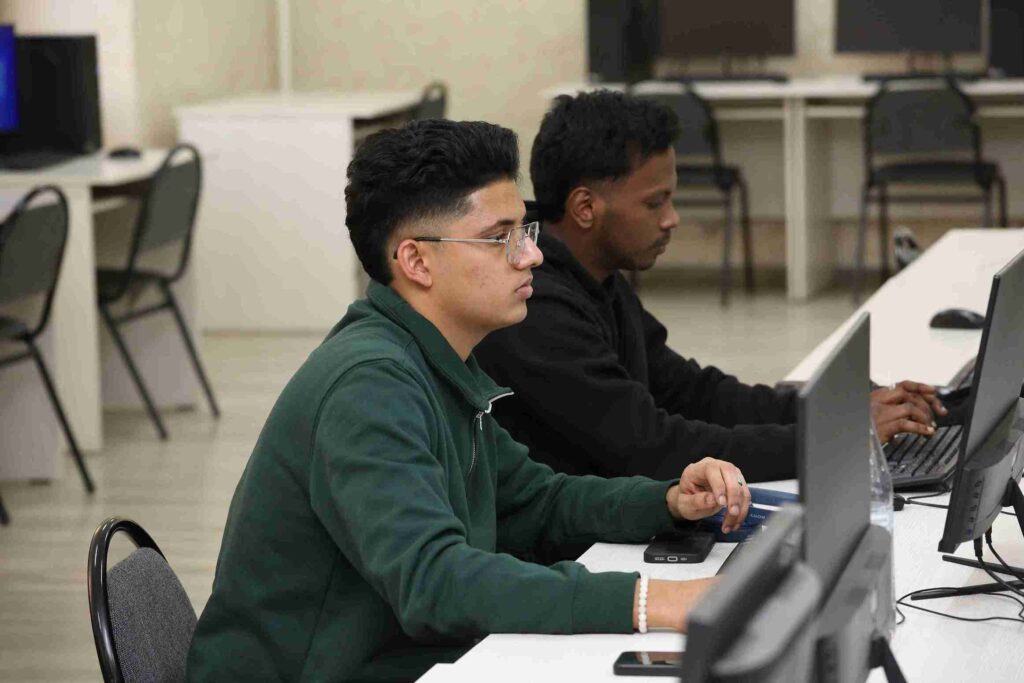 Второй поток магистрантов из Индии продолжает обучение в КАСУ по международной двухдипломной программе «Менеджмент и информационные технологии»T42A8660 11zon