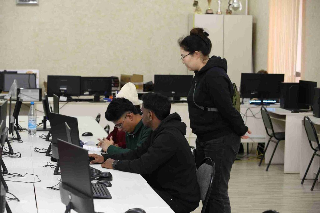 Второй поток магистрантов из Индии продолжает обучение в КАСУ по международной двухдипломной программе «Менеджмент и информационные технологии»T42A8725 11zon