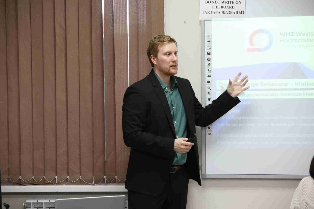 Курс предпринимательства: выездное занятие профильного класса КАСУ 11