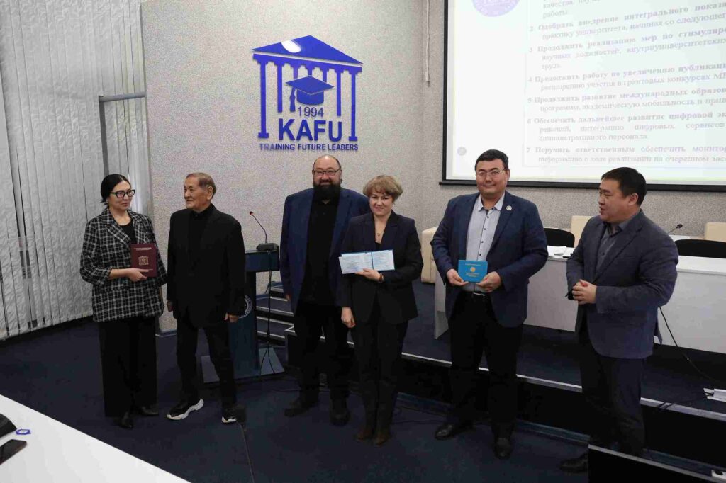 Поздравляем с присуждением степени доктора философии (PhD) (2)