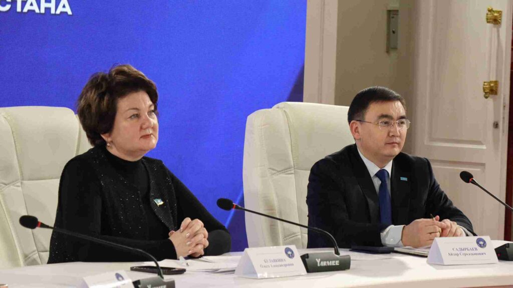 Преподаватель КАСУ награждена благодарственным письмом Ассамблеи народа Казахстана (6)