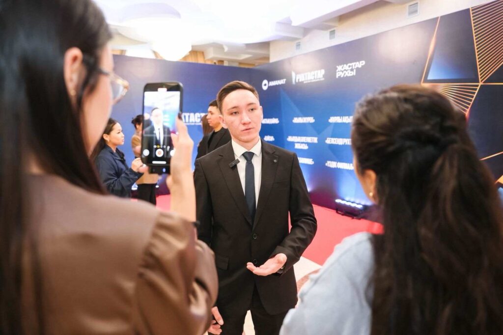 Студент КАСУ лауреат Республиканской молодежной премии «Герой года» («Қайсар») (6)