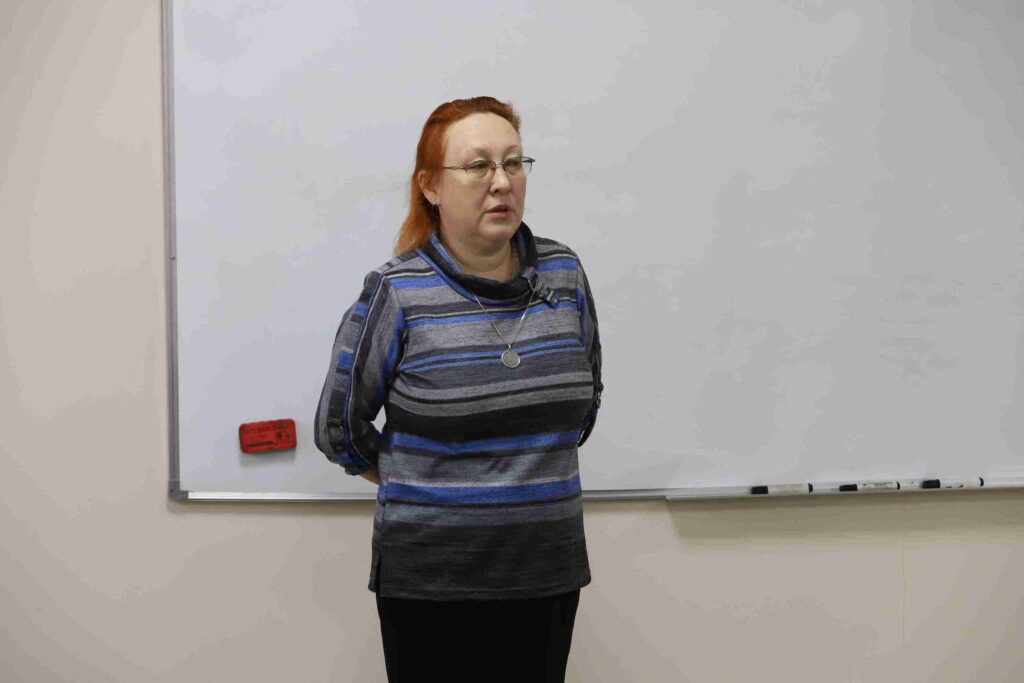 Творческая встреча с Альмирой Хожановой: реально ли построить карьеру в сфере образования?1