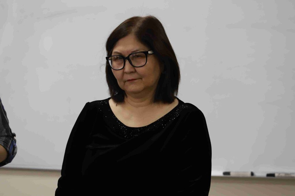 Творческая встреча с Альмирой Хожановой: реально ли построить карьеру в сфере образования?3