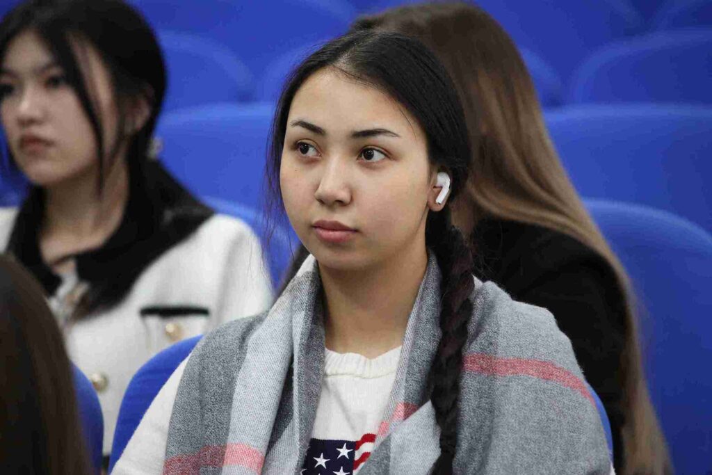 Аллен Ленард поделился опытом с учащимися школ в КАСУ 6