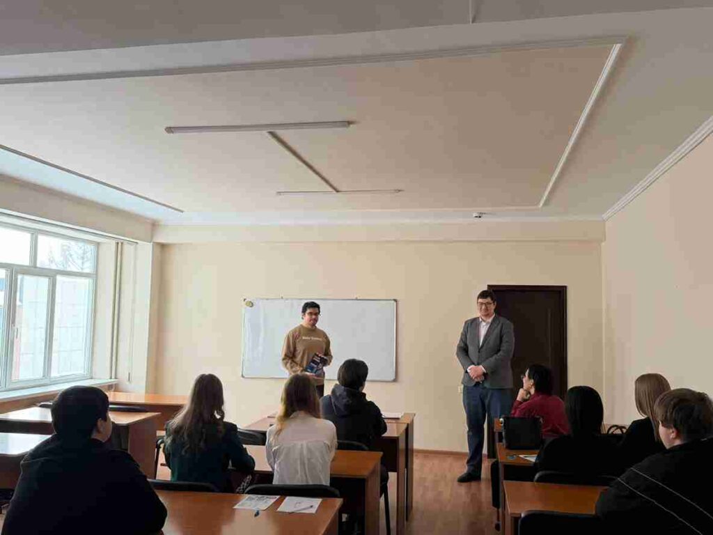 Гостевая лекция в Высшем колледже КАСУ (1)