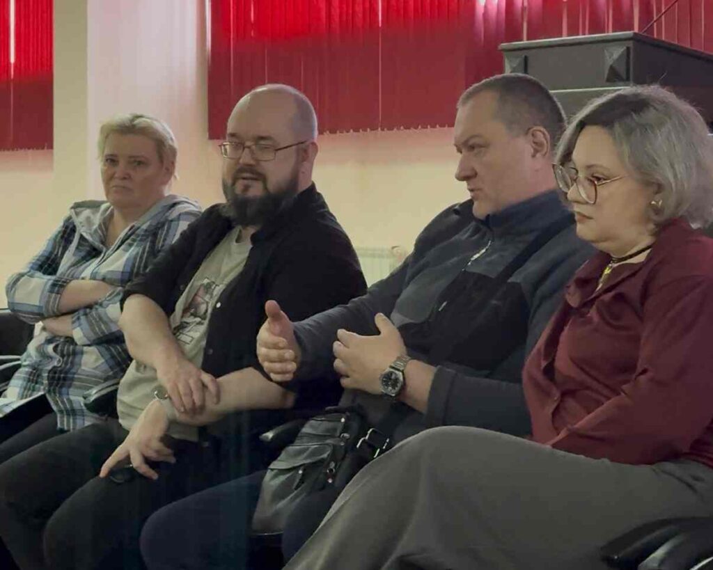 Студенты журналисты КАСУ посетили редакцию портала «Устинка LIVE» (2)