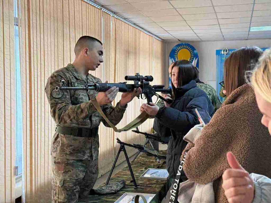 Студенты журналисты КАСУ посетили воинскую часть 5518 Национальной гвардии РК 2