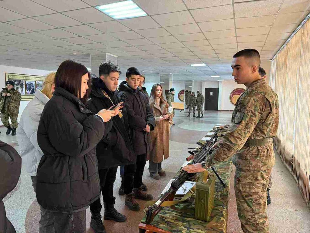 Студенты журналисты КАСУ посетили воинскую часть 5518 Национальной гвардии РК 3