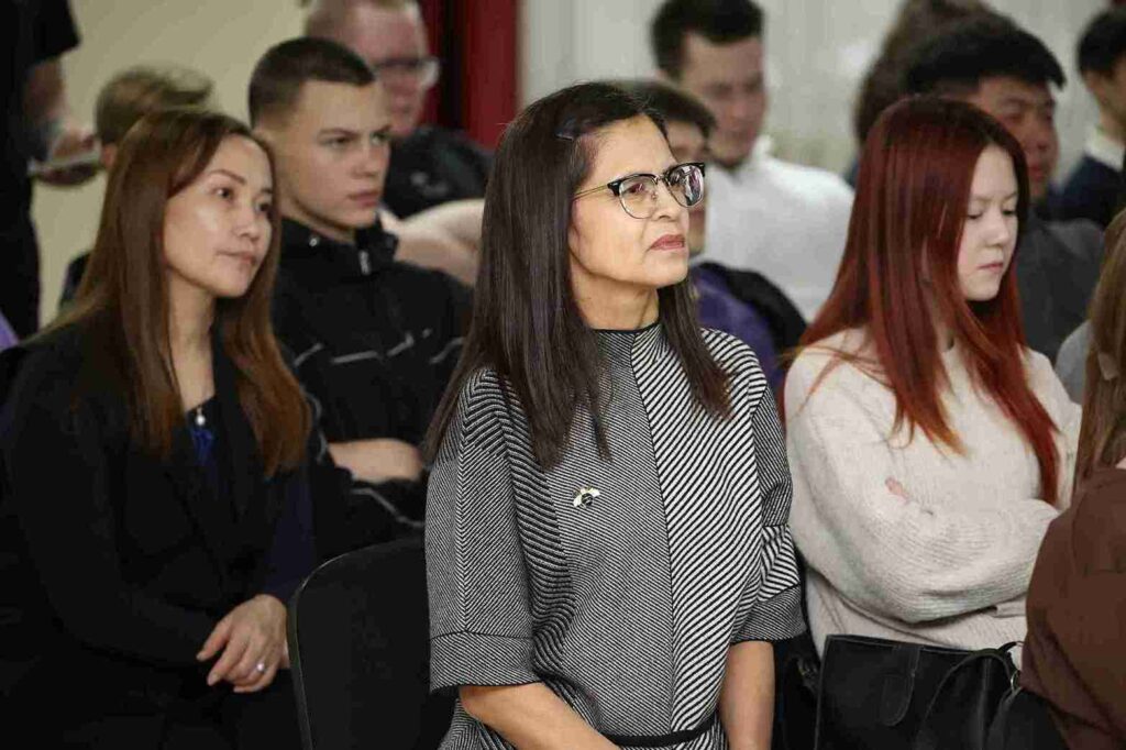 В Высшем колледже КАСУ прошла сессия вопросов и ответов по предпринимательским кейсам 14