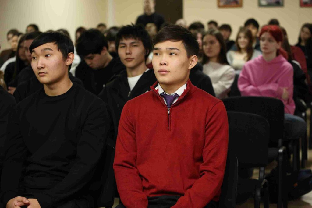 В Высшем колледже КАСУ прошла сессия вопросов и ответов по предпринимательским кейсам 15