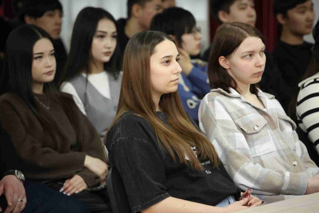 В Высшем колледже КАСУ прошла сессия вопросов и ответов по предпринимательским кейсам 4