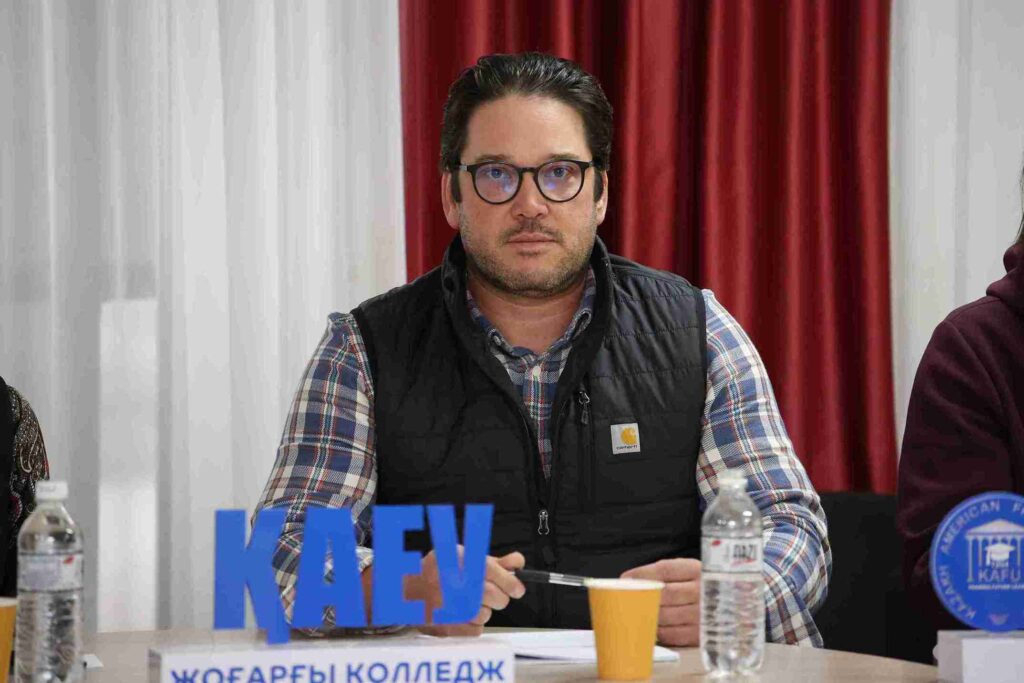 В Высшем колледже КАСУ прошла сессия вопросов и ответов по предпринимательским кейсам 6