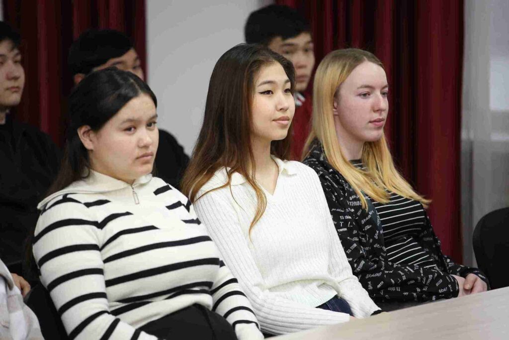 В Высшем колледже КАСУ прошла сессия вопросов и ответов по предпринимательским кейсам 7