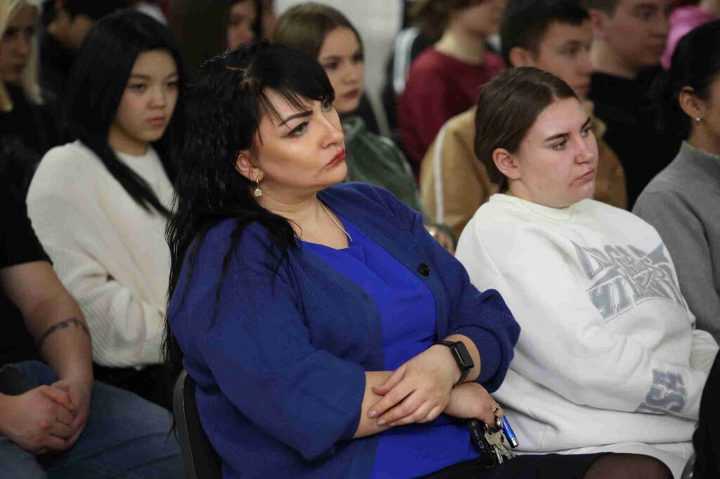 В Высшем колледже КАСУ прошла сессия вопросов и ответов по предпринимательским кейсам 8