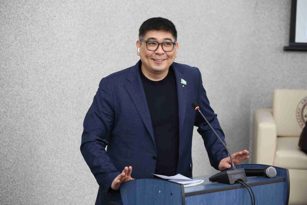 Встреча с депутатом Мажилиса Парламента Республики Казахстан Олжасом Нуралдиновым по разъяснению новой Конституции РК (7)