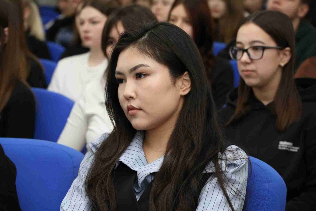 Аким Усть Каменогорска посетил КАСУ 10